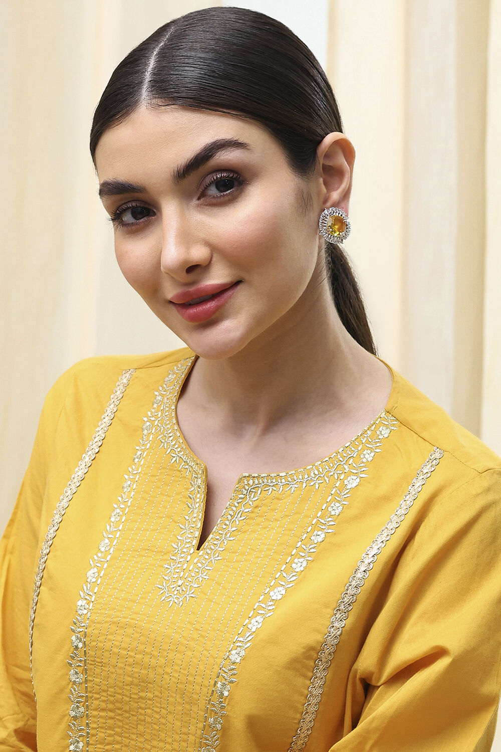 Yellow Silver-Plated Circular Studs image number 3