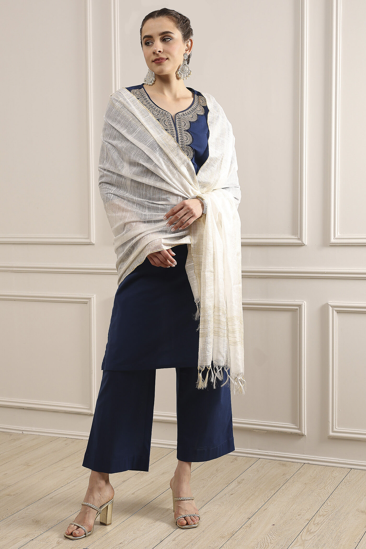 Off White Embroidered Festive Dupatta image number 1