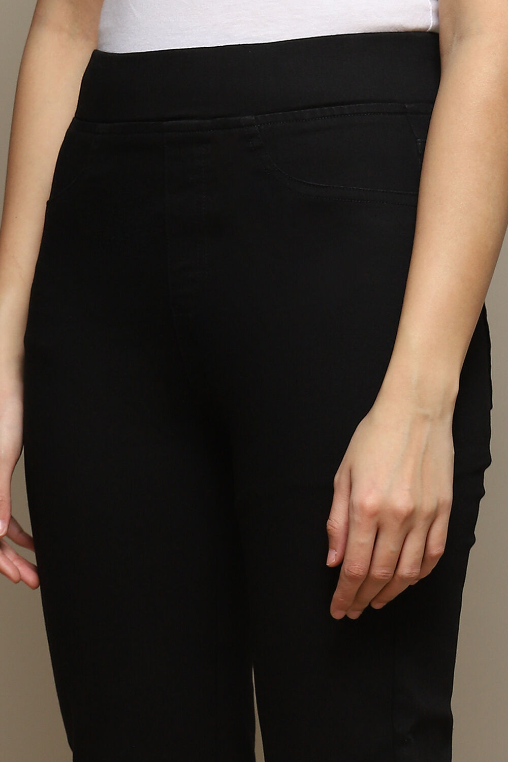 Black Cotton Blend Solid Jeggings image number 1