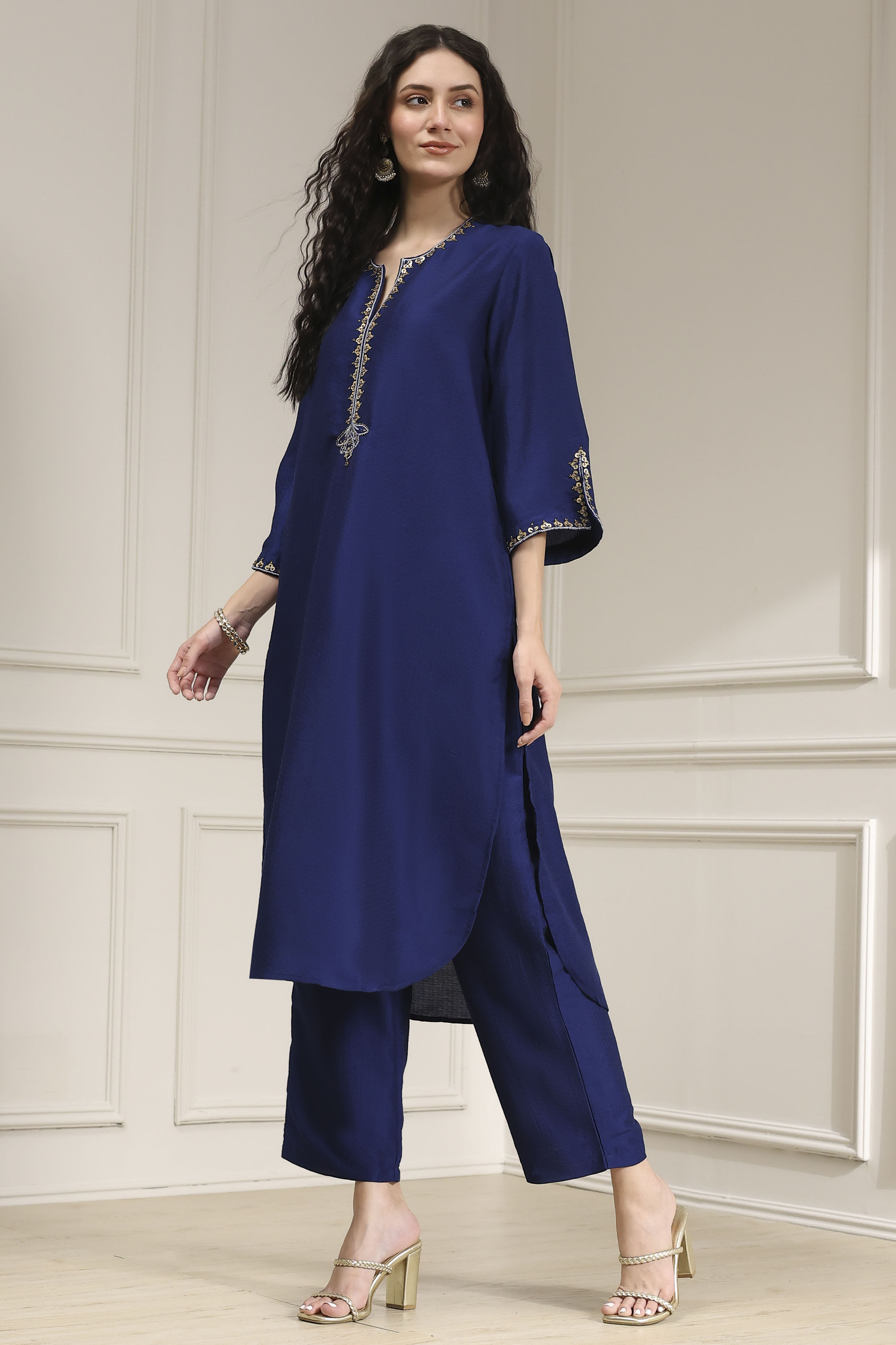 Indigo Blue Dyed Straight Kurta Set image number 3