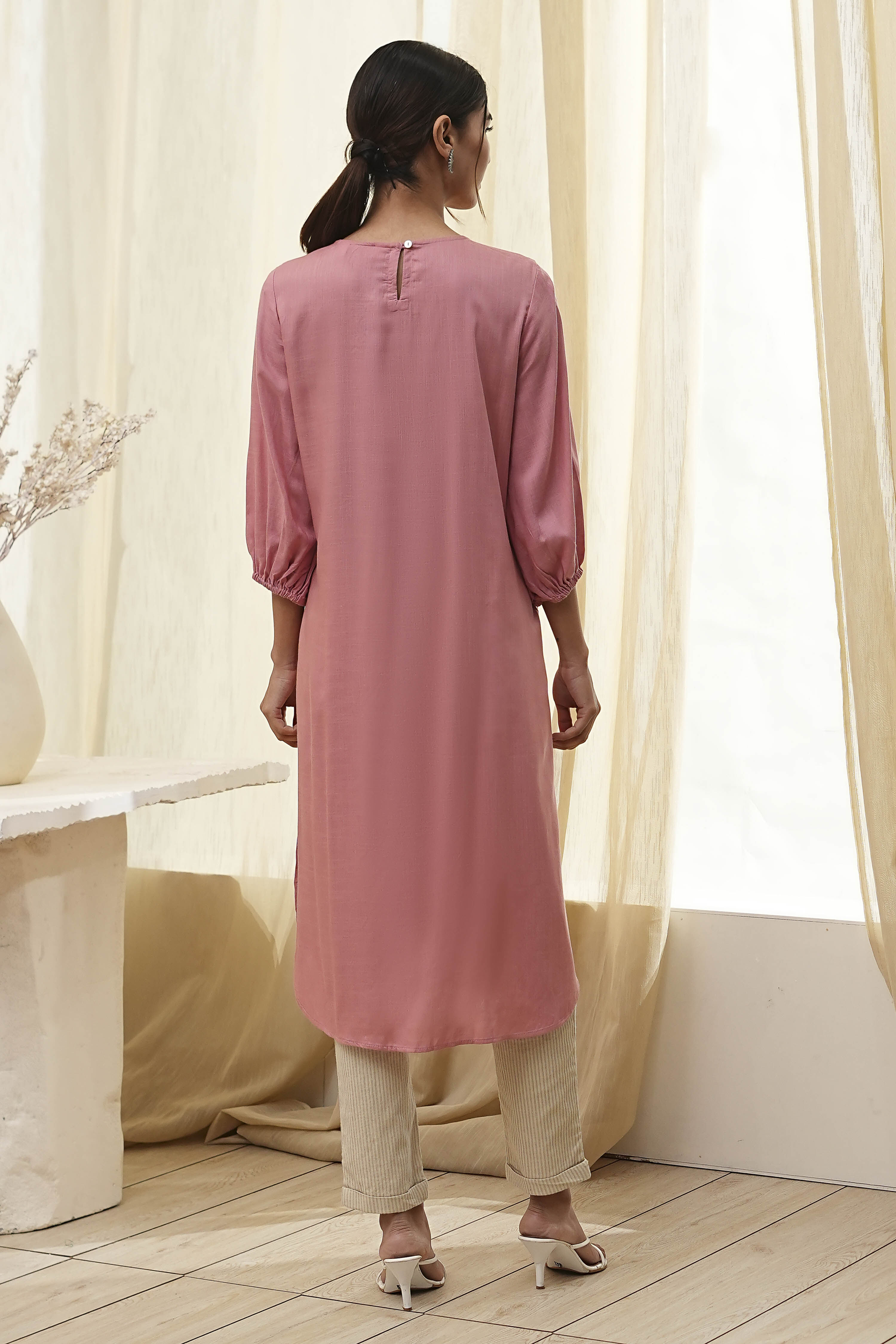 Aqua Solid Gathered Straight Kurta image number 3