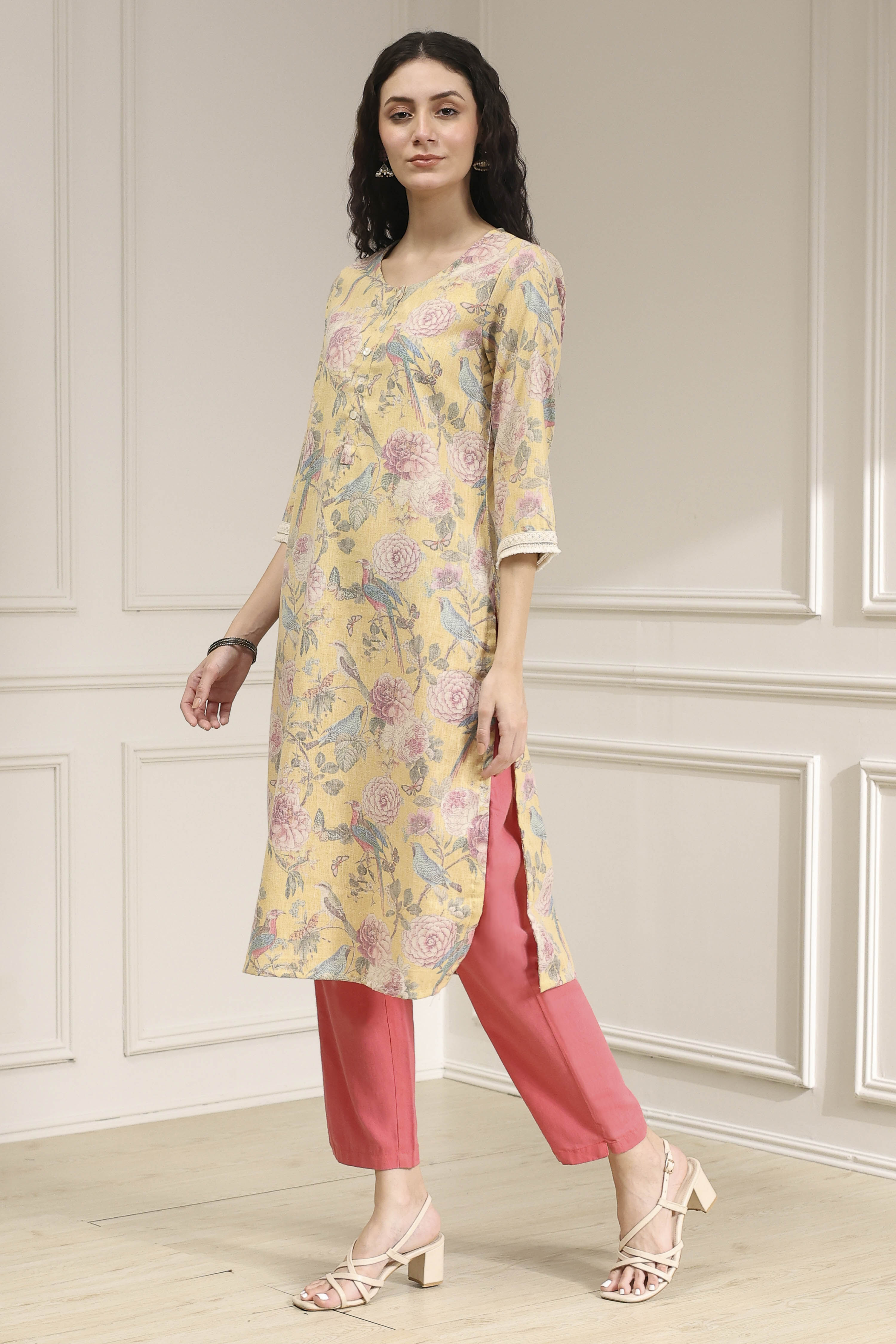 Yellow Cotton Blend Printed Straight Kurta image number 2