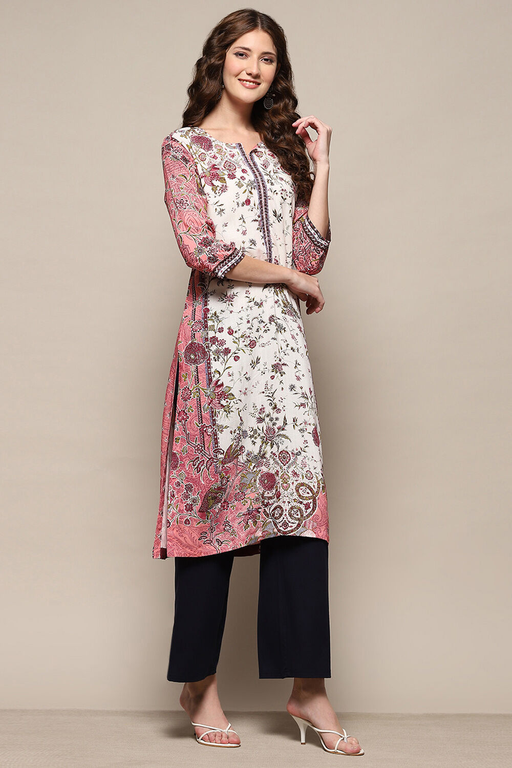 Pink & White Rayon Floral Printed Straight Kurta image number 4
