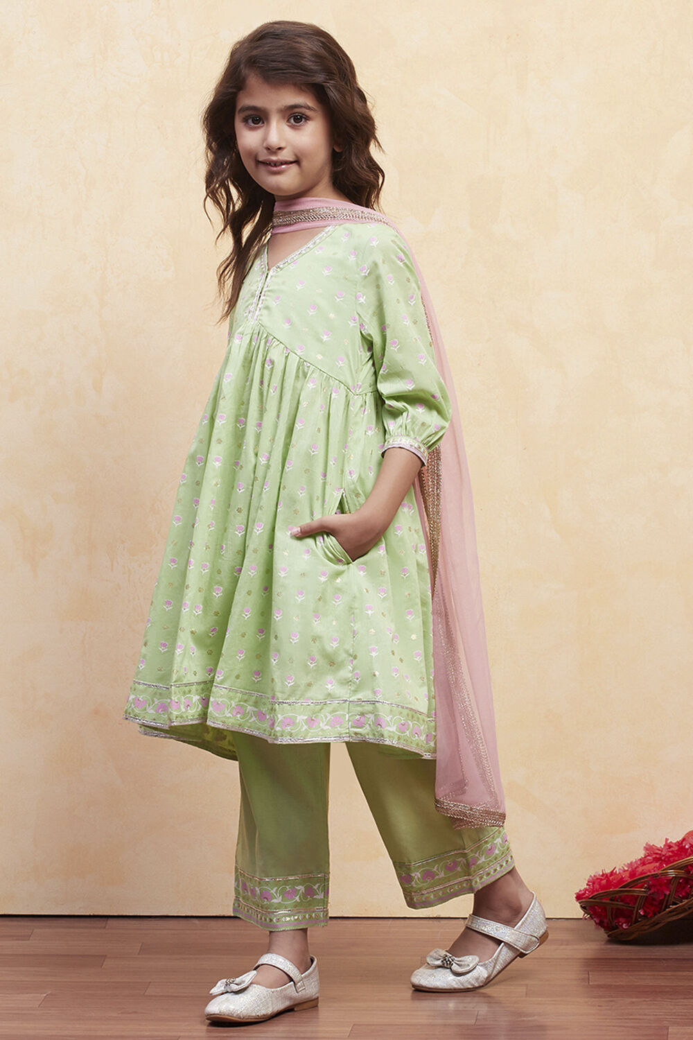 Green Cotton Gathered Suit Set image number 3