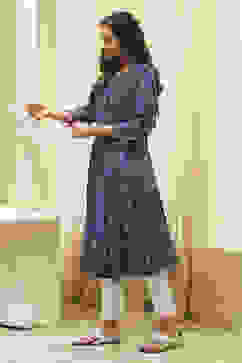 Navy Ikat Yarndyed Kurta image number 2