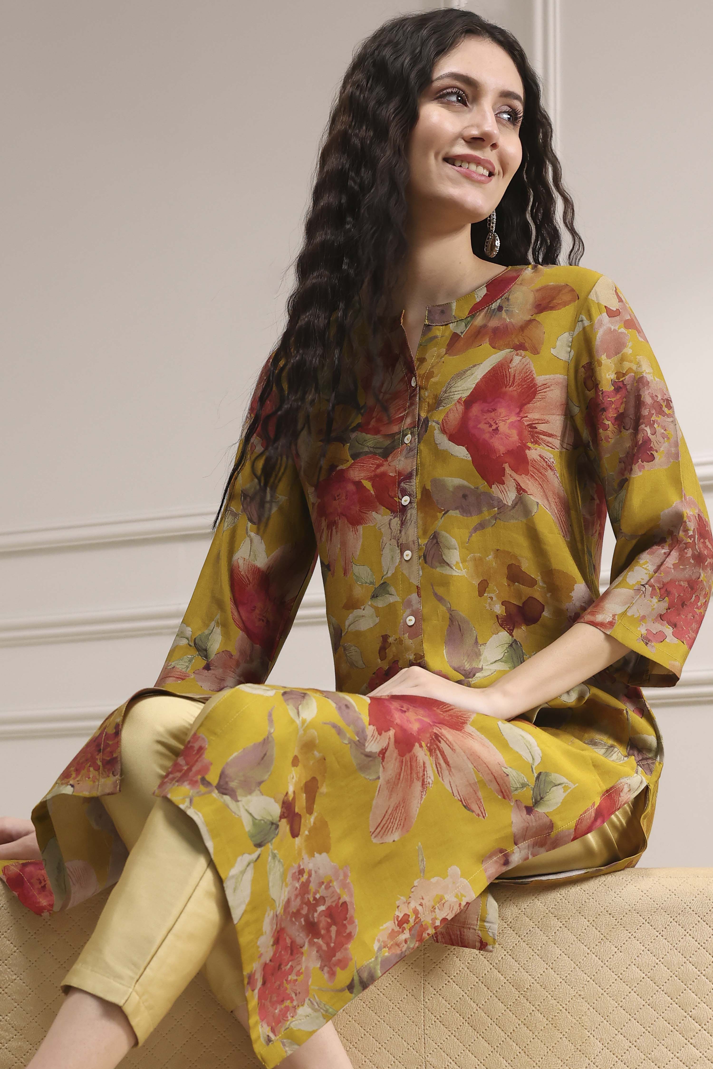 Yellow Floral Printed Straight Kurta image number 6