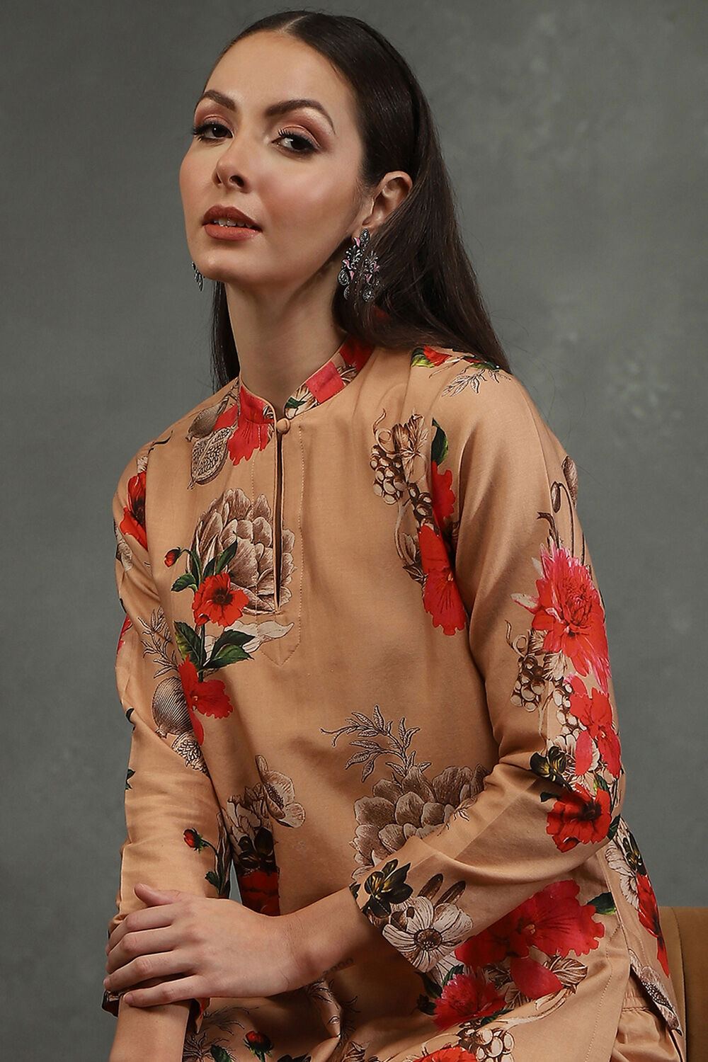 Peach-Toned Silk Chanderi Floral Printed Straight Kurta Set image number 7