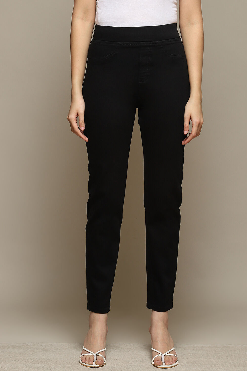 Black Cotton Blend Solid Jeggings image number 5