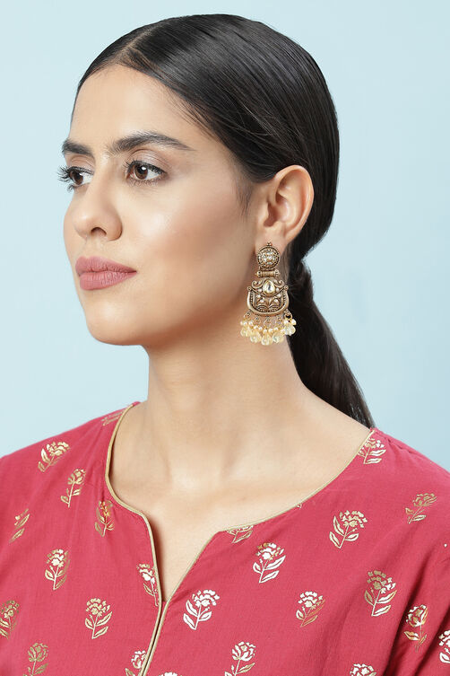 Gold Alloy Earrings image number 3