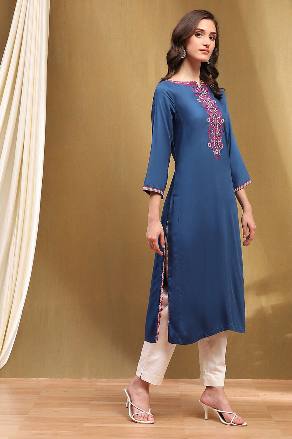 Green Straight Rayon Kurta image number 4