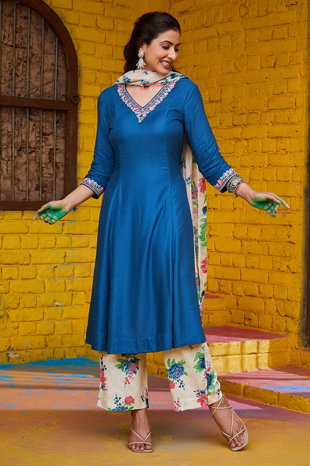 Fuschia Rayon Straight Suit Set image number 4