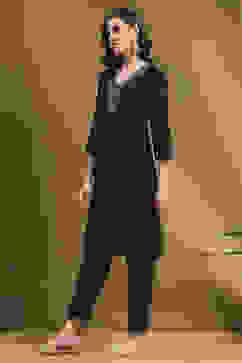 Black Solid Gathered Straight Kurta image number 2