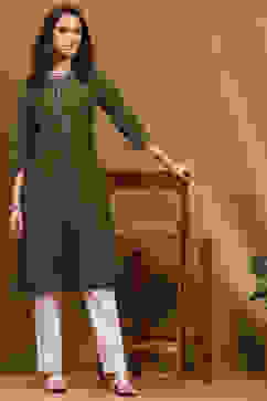 Green Cotton Blend Solid Regular Fit Straight Kurta image number 0