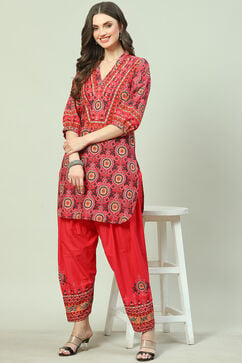 Red Cotton Straight Kurta Salwar Pant Suit Set image number 5