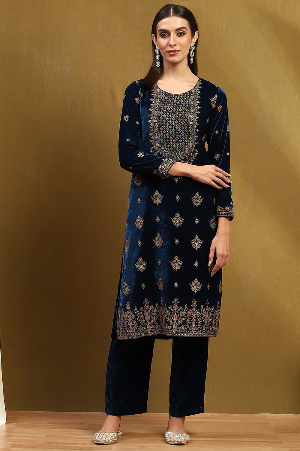 Blue Velvet Embroidered Straight Suit Set image number 7