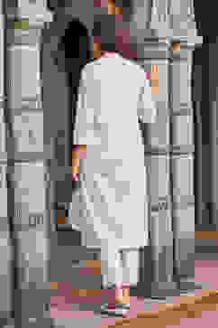 White Cotton Solid Straight Kurta image number 3