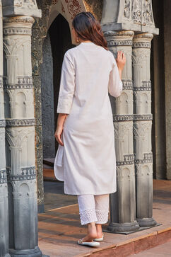 White Cotton Solid Straight Kurta image number 3