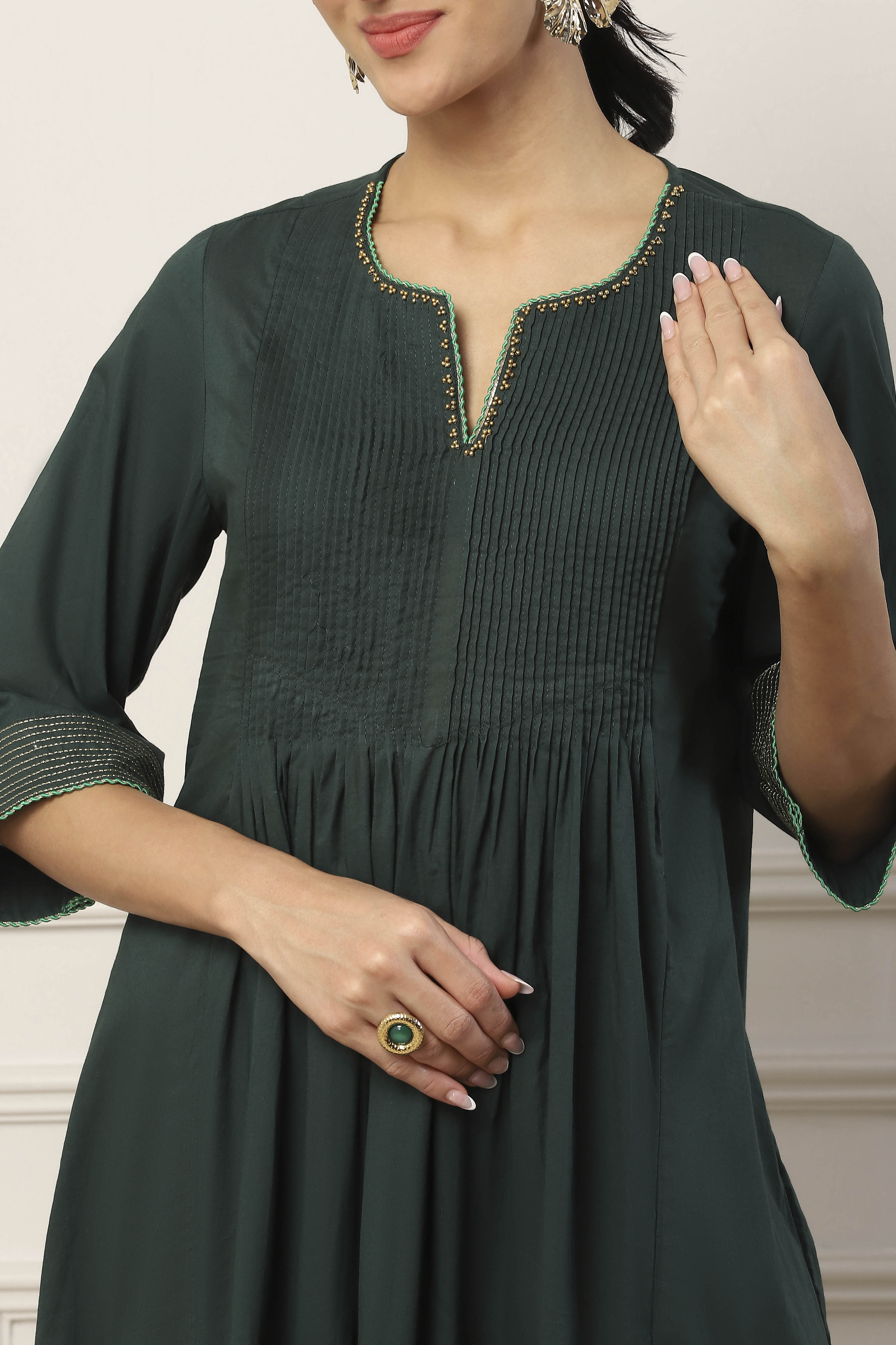 Green Cotton Solid Pleated A-Line Kurta image number 1
