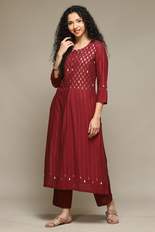 Maroon Rayon Straight Kurta Pants Suit Set image number 3