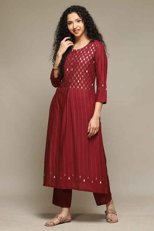 Fuschia Rayon Straight Kurta Pant Suit Set image number 3
