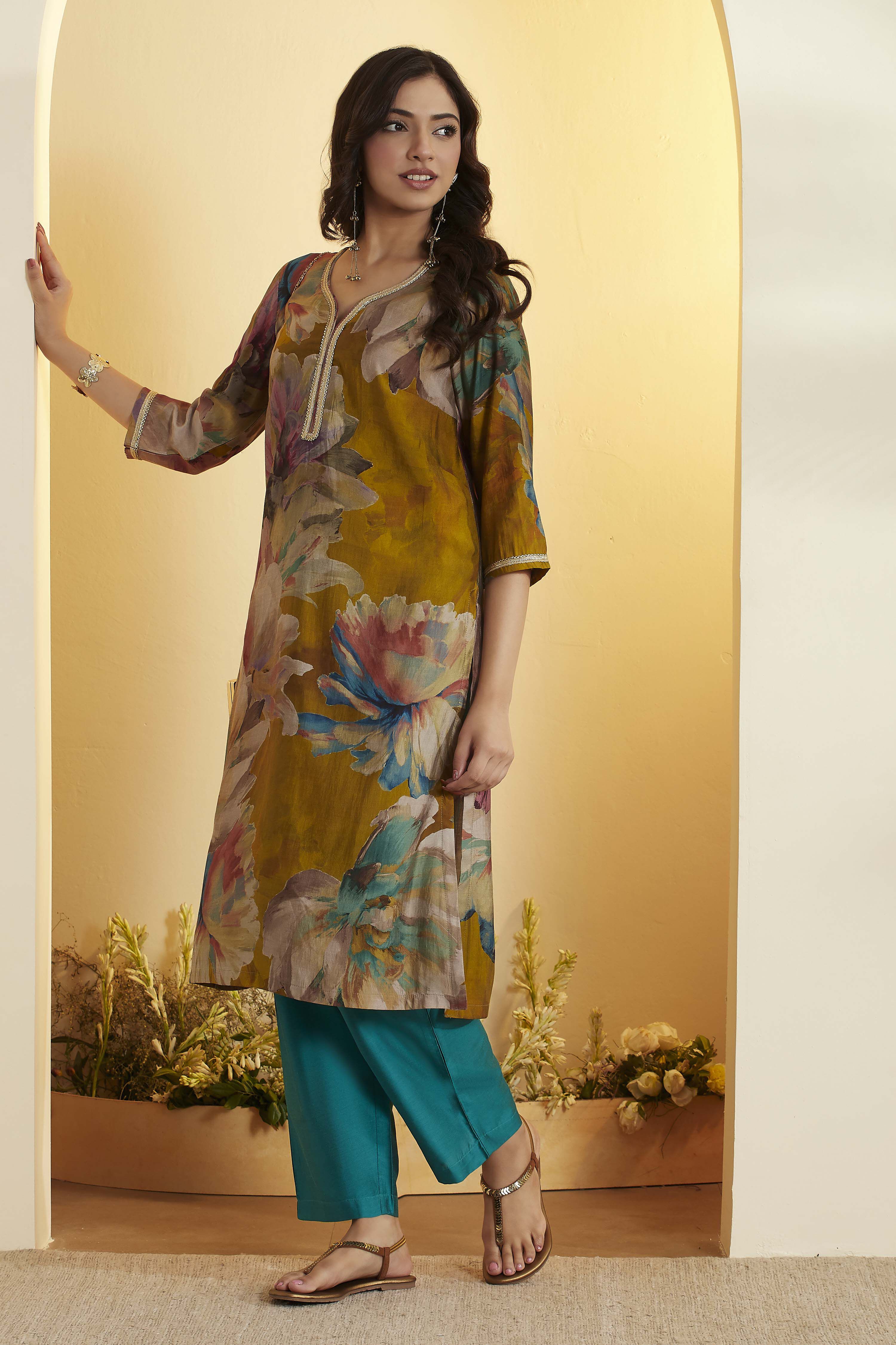 Berry Pink Poly Viscose Floral Straight Kurta image number 2