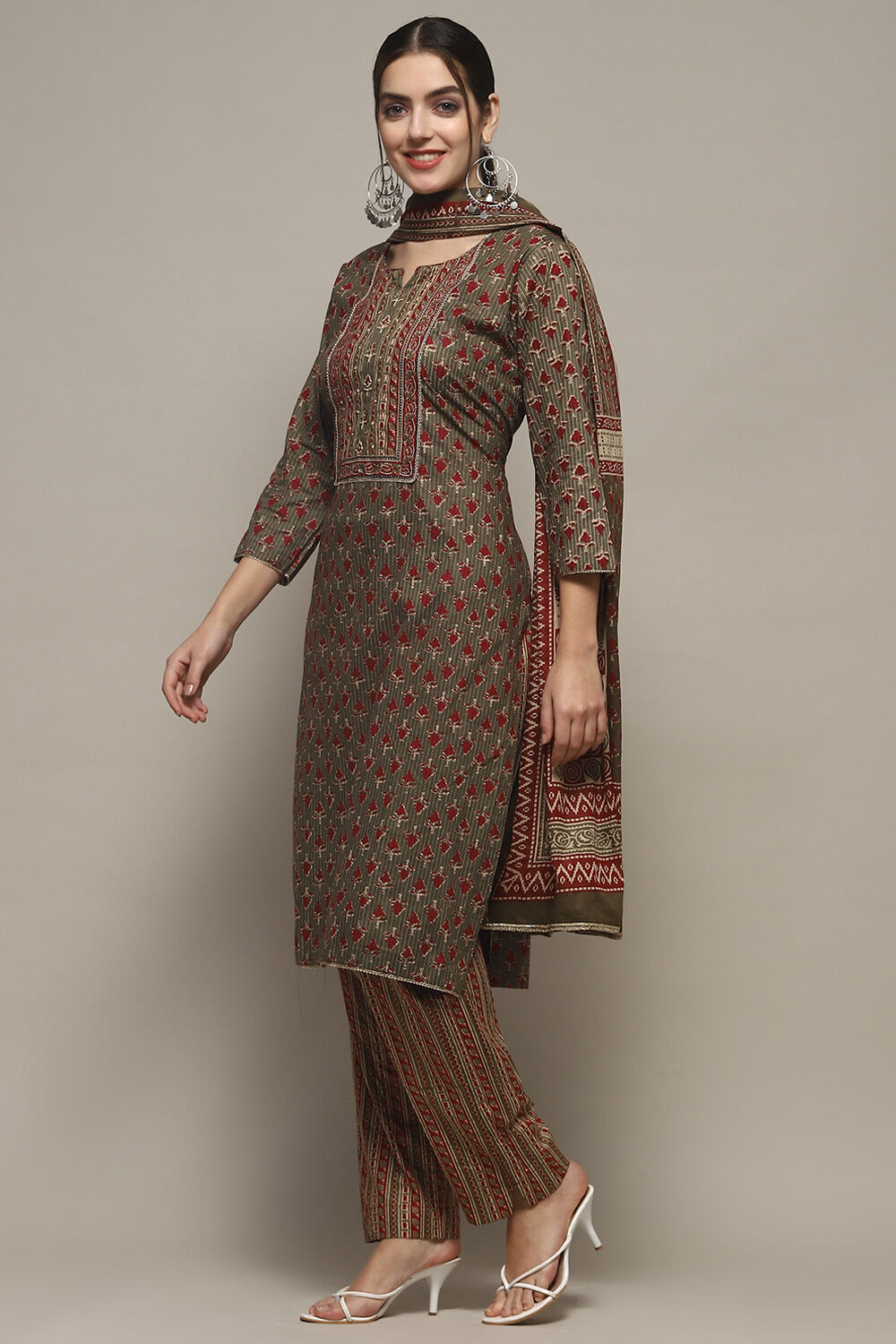 Green Cotton Unstitched Suit set image number 5