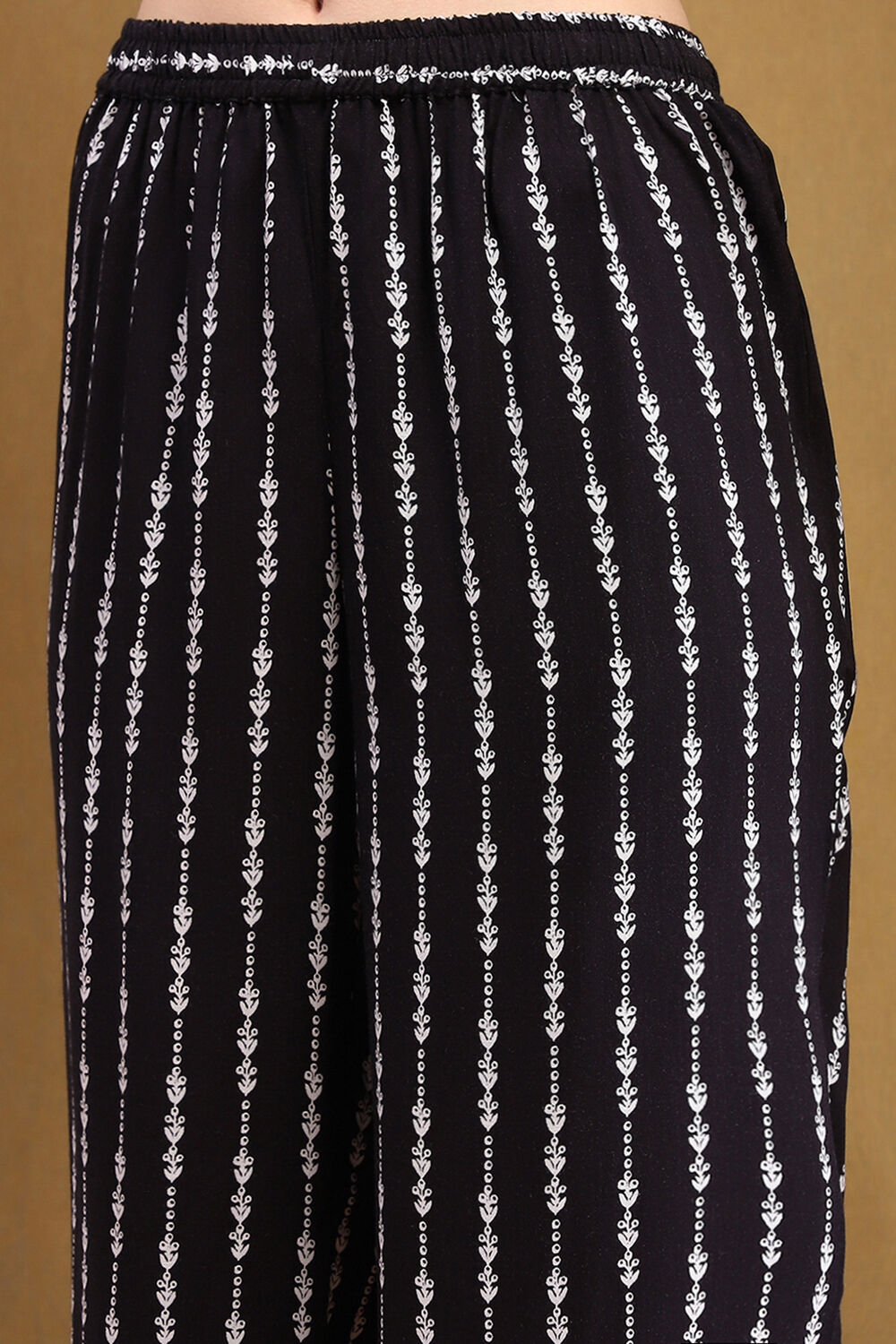 Black Printed Asymmetric Kurta Set image number 2