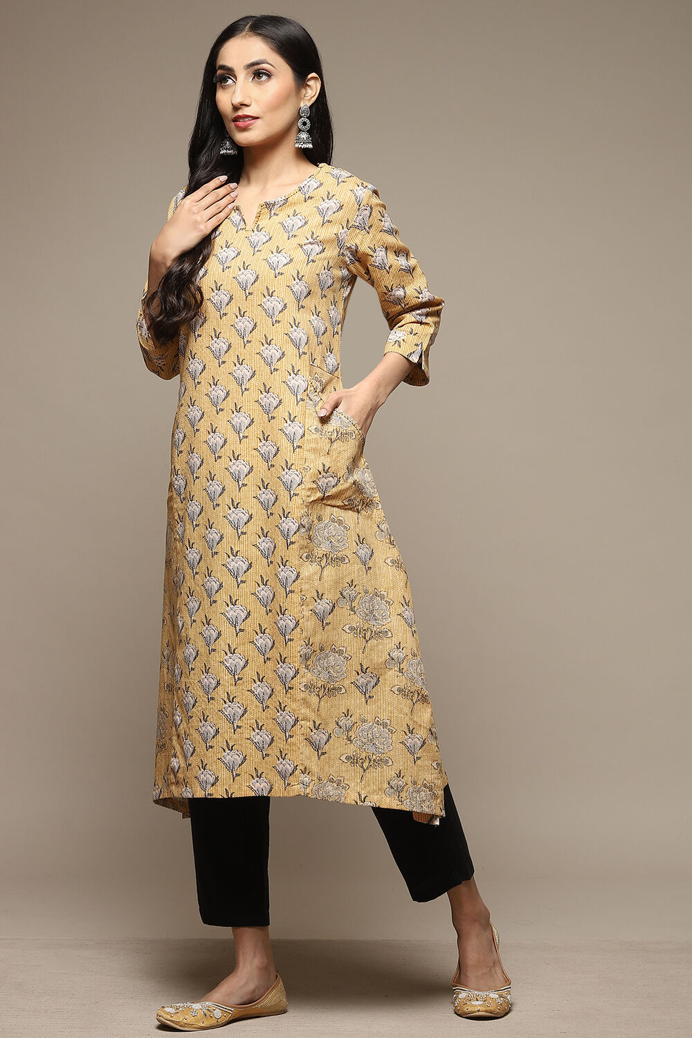 Yellow Carbon Cotton Straight Printed Kurta image number 4