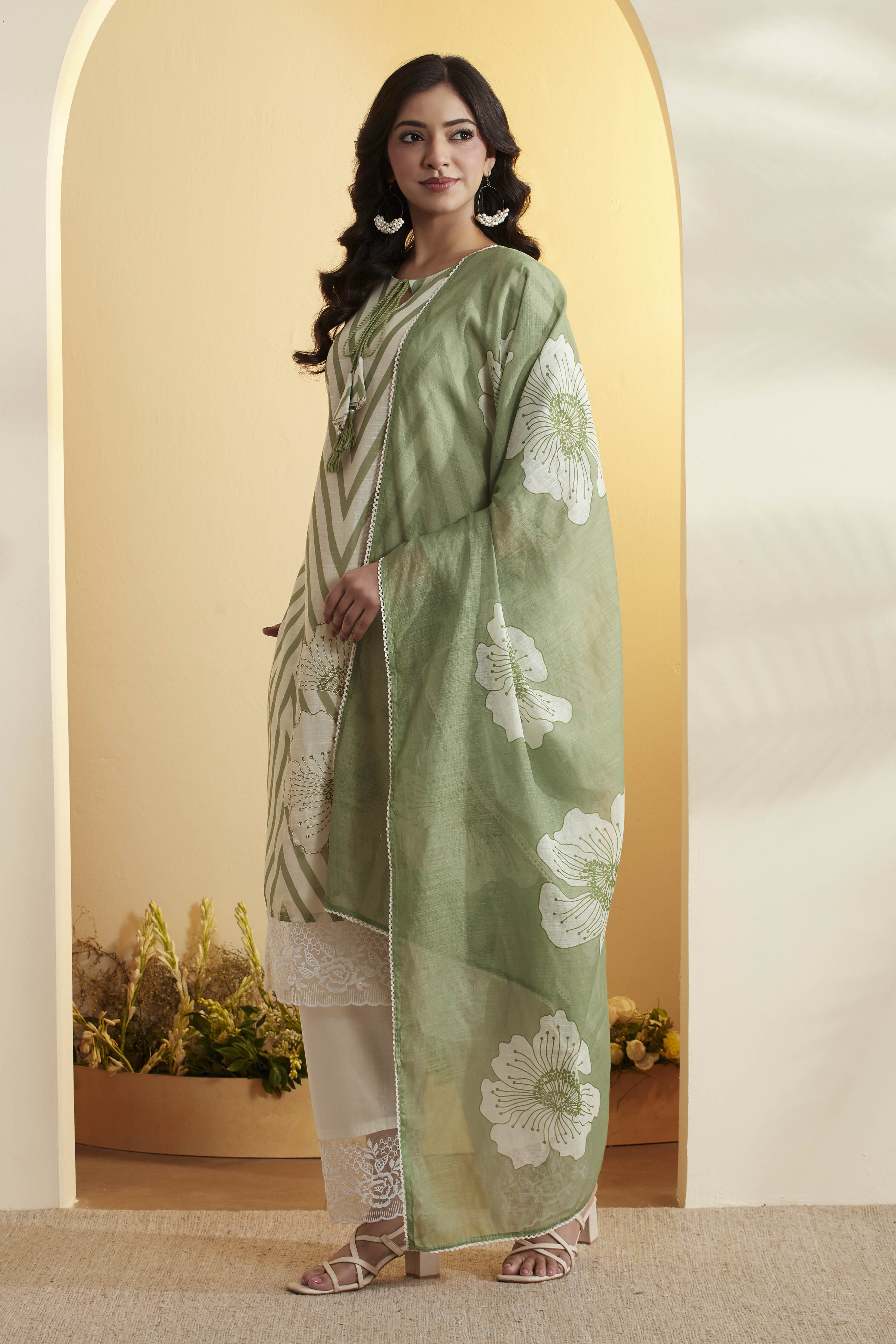Mehendi Green Printed Poly Linen Kurta Set image number 3