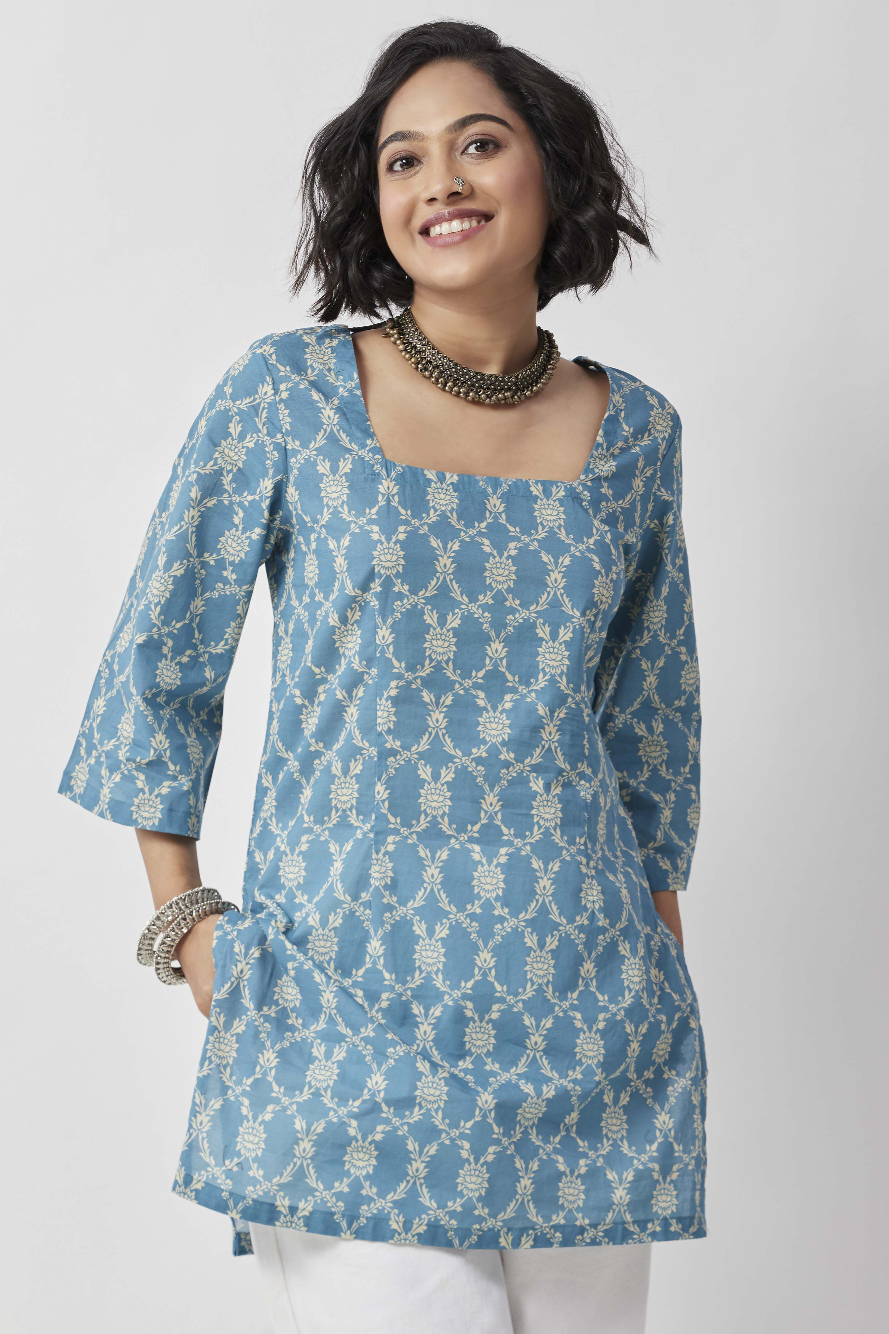 Blue Cotton Printed Straight Short Kurti image number 6