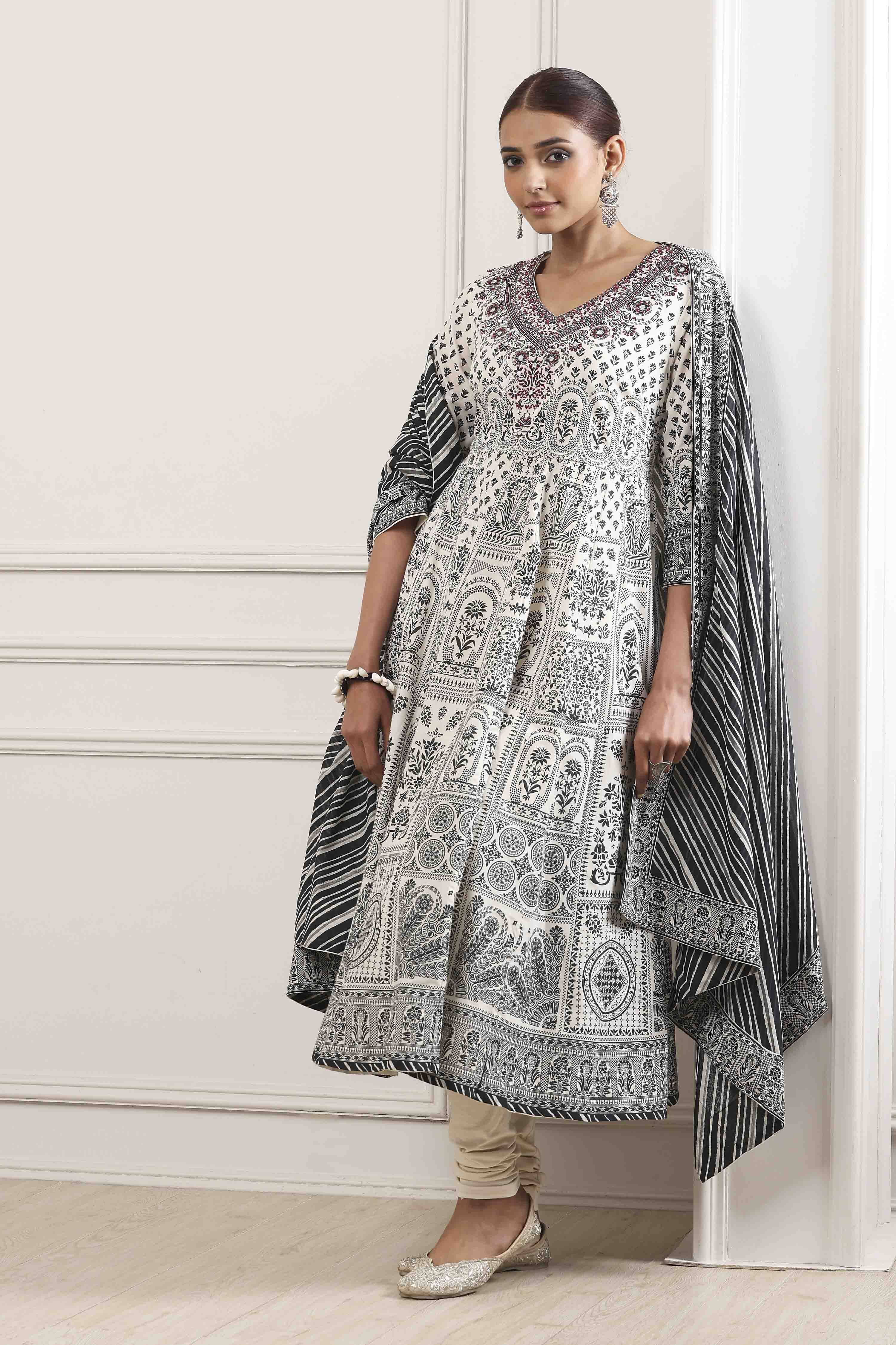 Pink Cotton Kalidar Suit Set image number 0