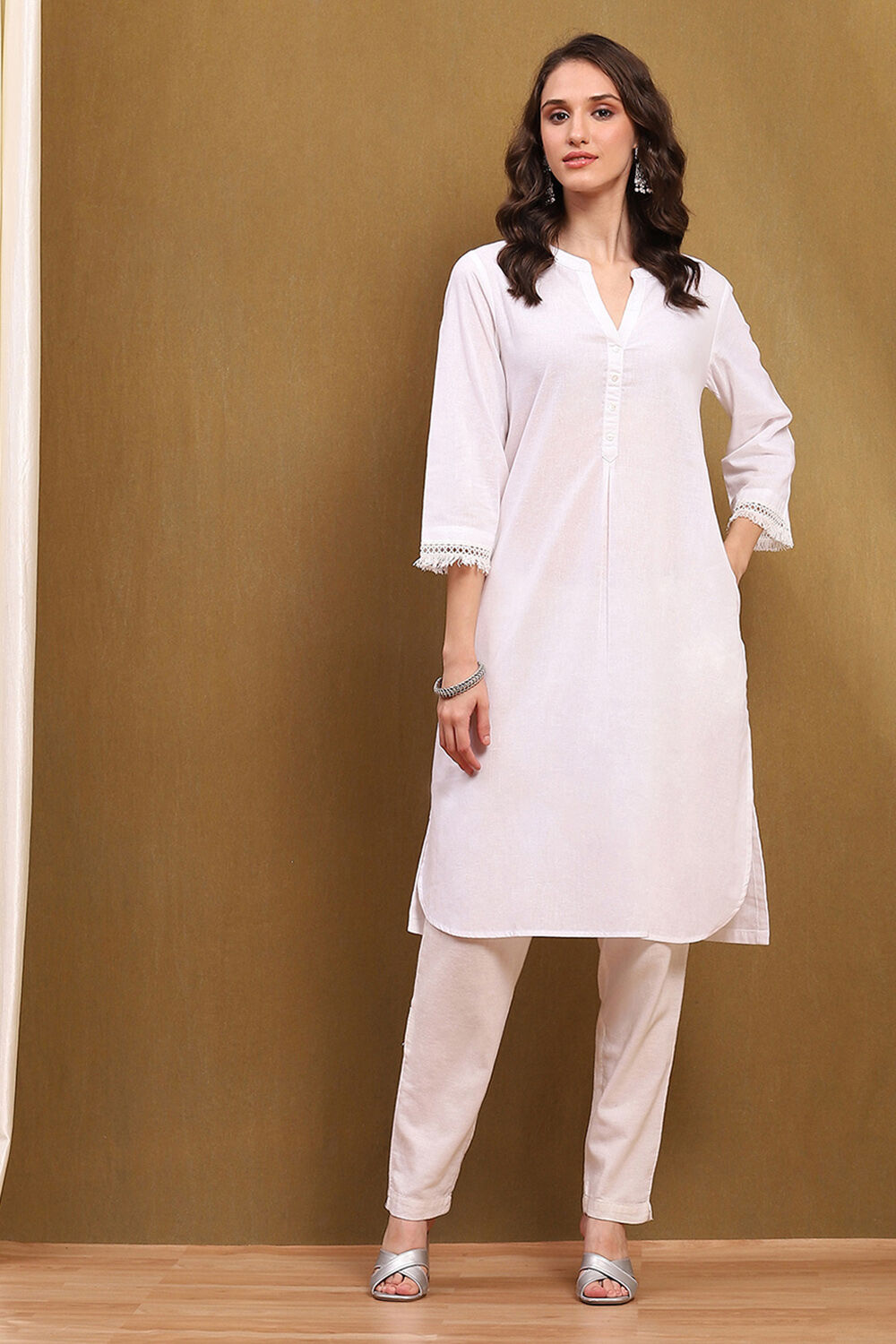 White Cotton Blend Solid Straight Kurta image number 5