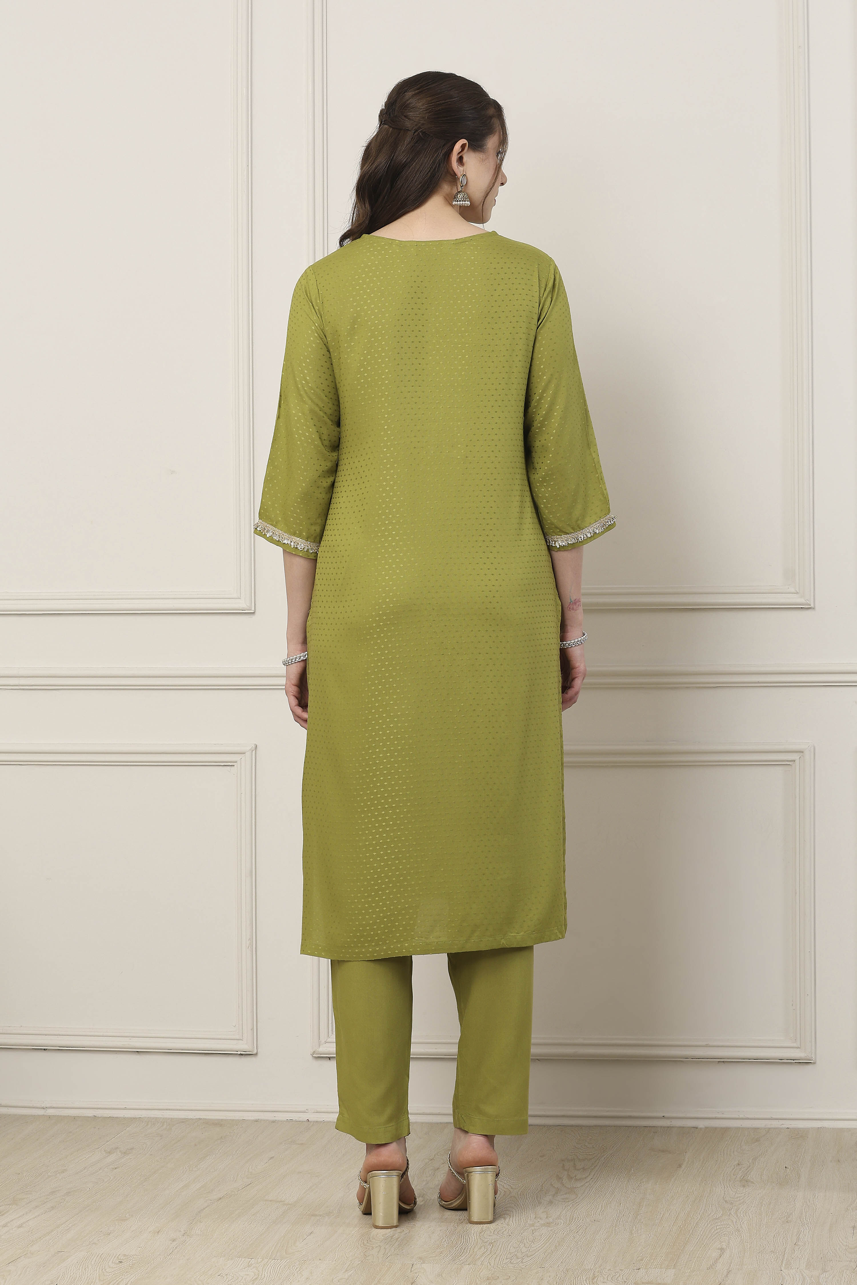 Green Viscose Yoke Embroidered Straight Suit Set image number 4