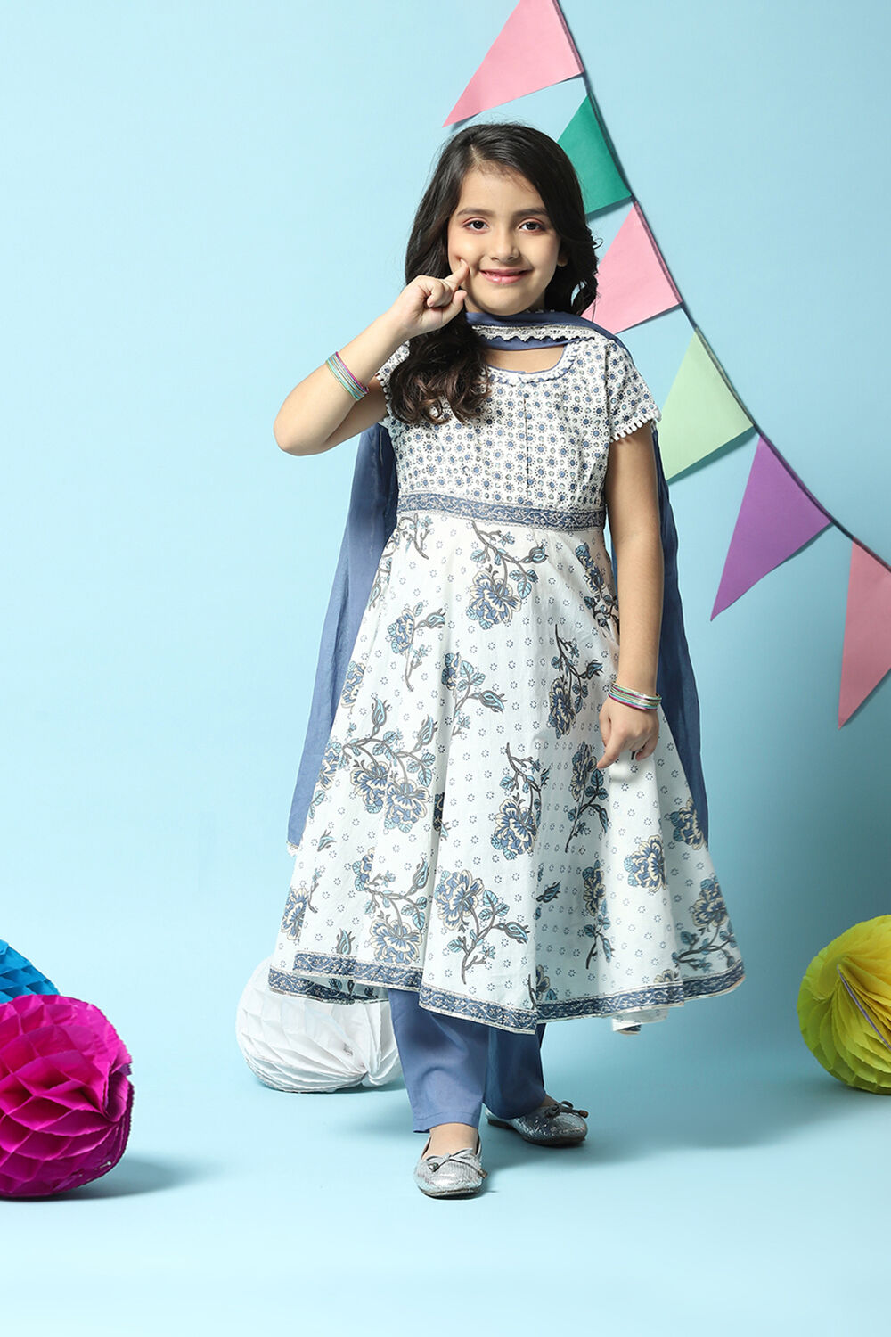 Off White Cotton Gathered Kurta Slim Pants Suit Set image number 0