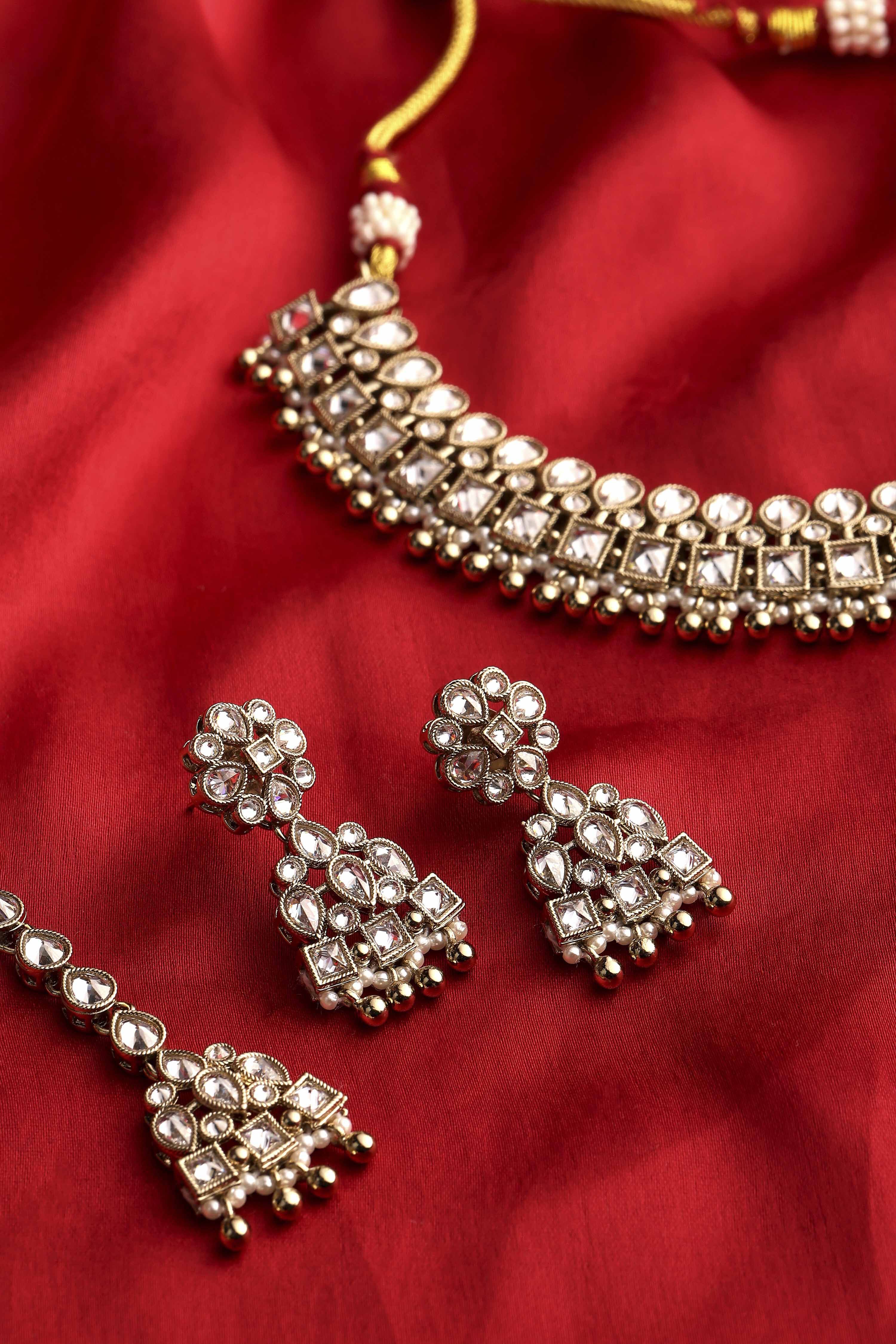 White Alloy Necklace Set image number 4