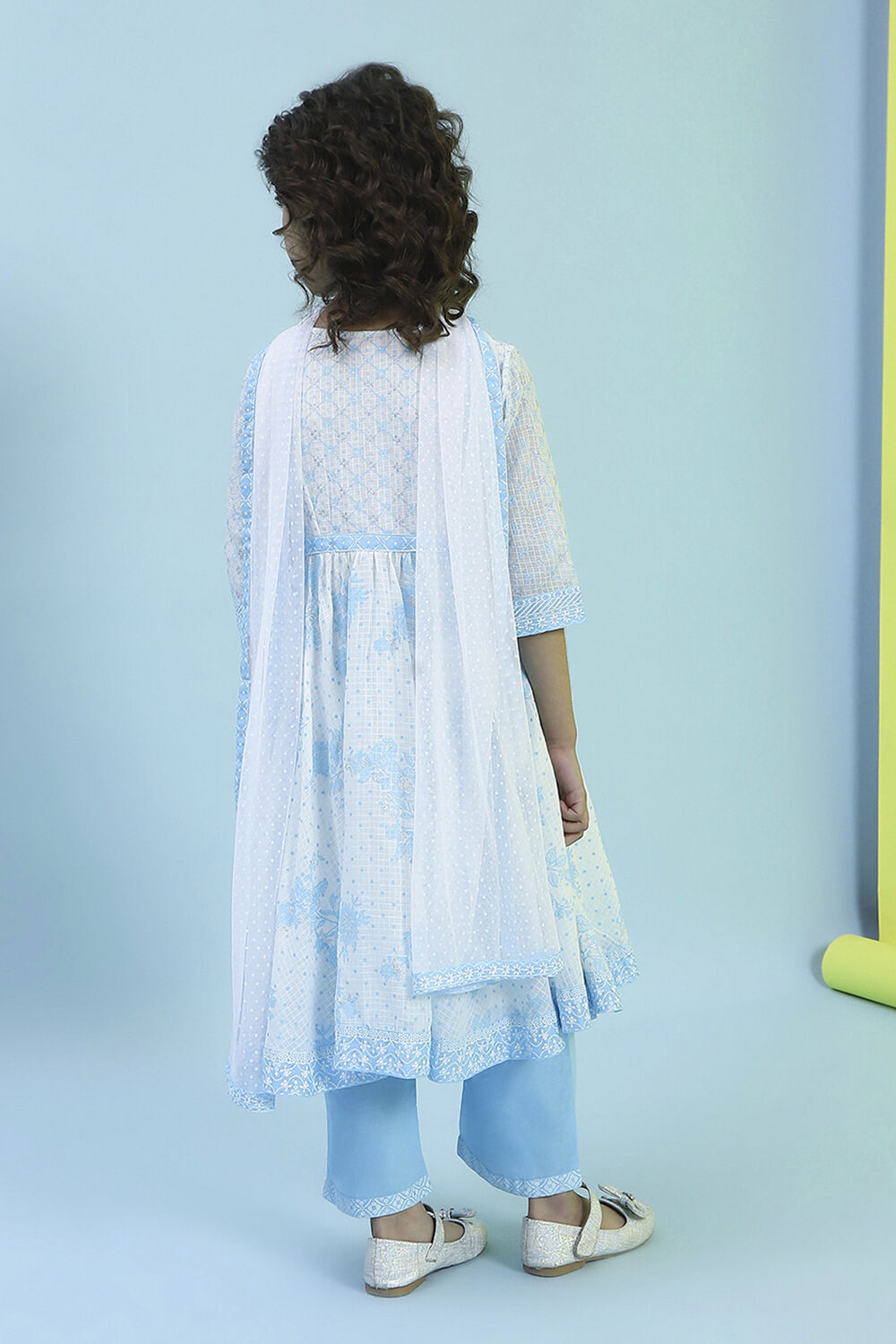 White and Blue Cotton Printed Gathered Suit Set image number 4