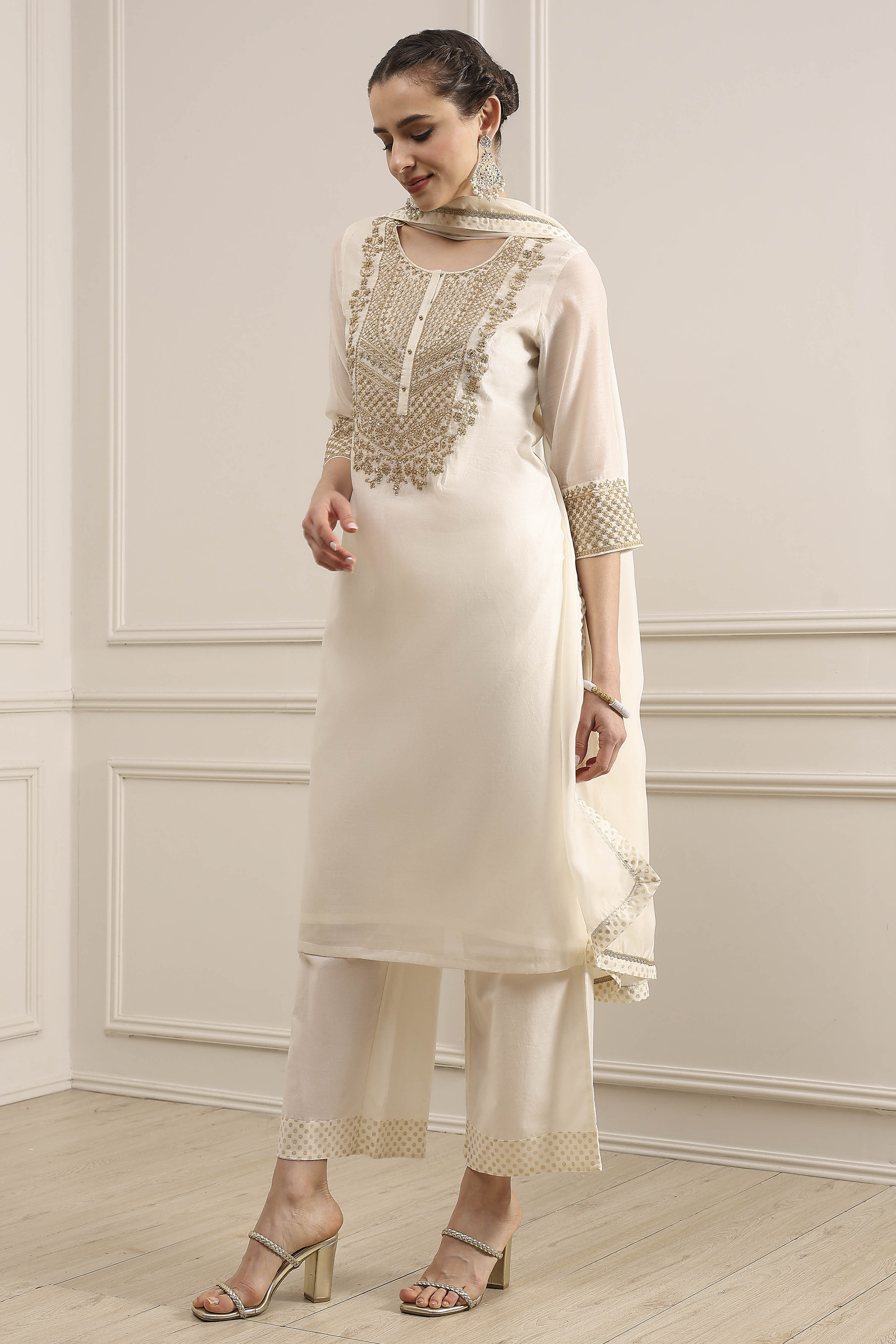 Red Embroidered Art Silk Straight Suit Set image number 3