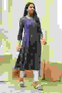 Navy Ikat Yarndyed Kurta image number 4