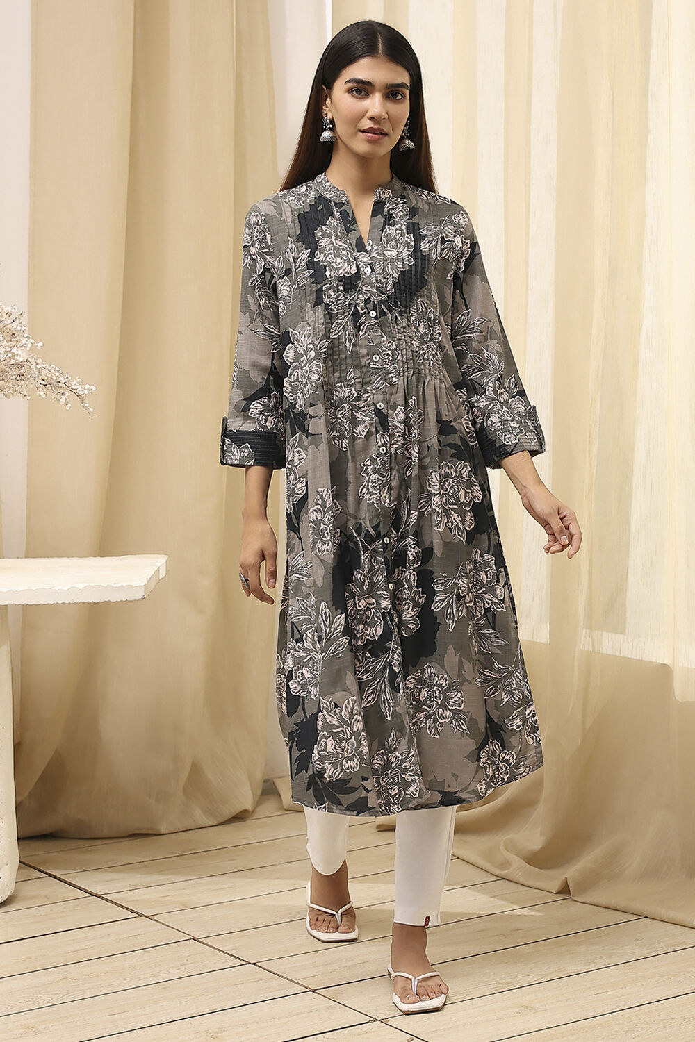 Blue Floral Printed Straight Kurta image number 5
