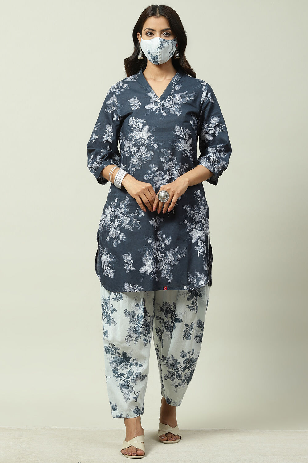 Red Cotton Straight Kurta Set image number 6