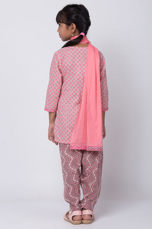 Peach Cotton Straight Kurta Salwar Suit Set image number 4