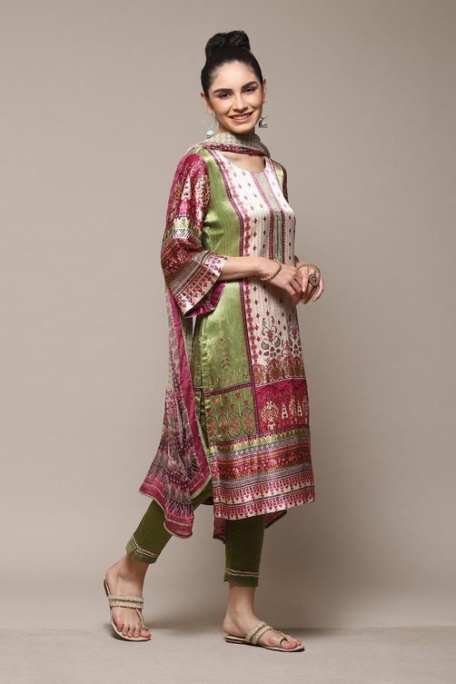 Green Silk Straight Kurta Slim Pant Suit Set image number 6