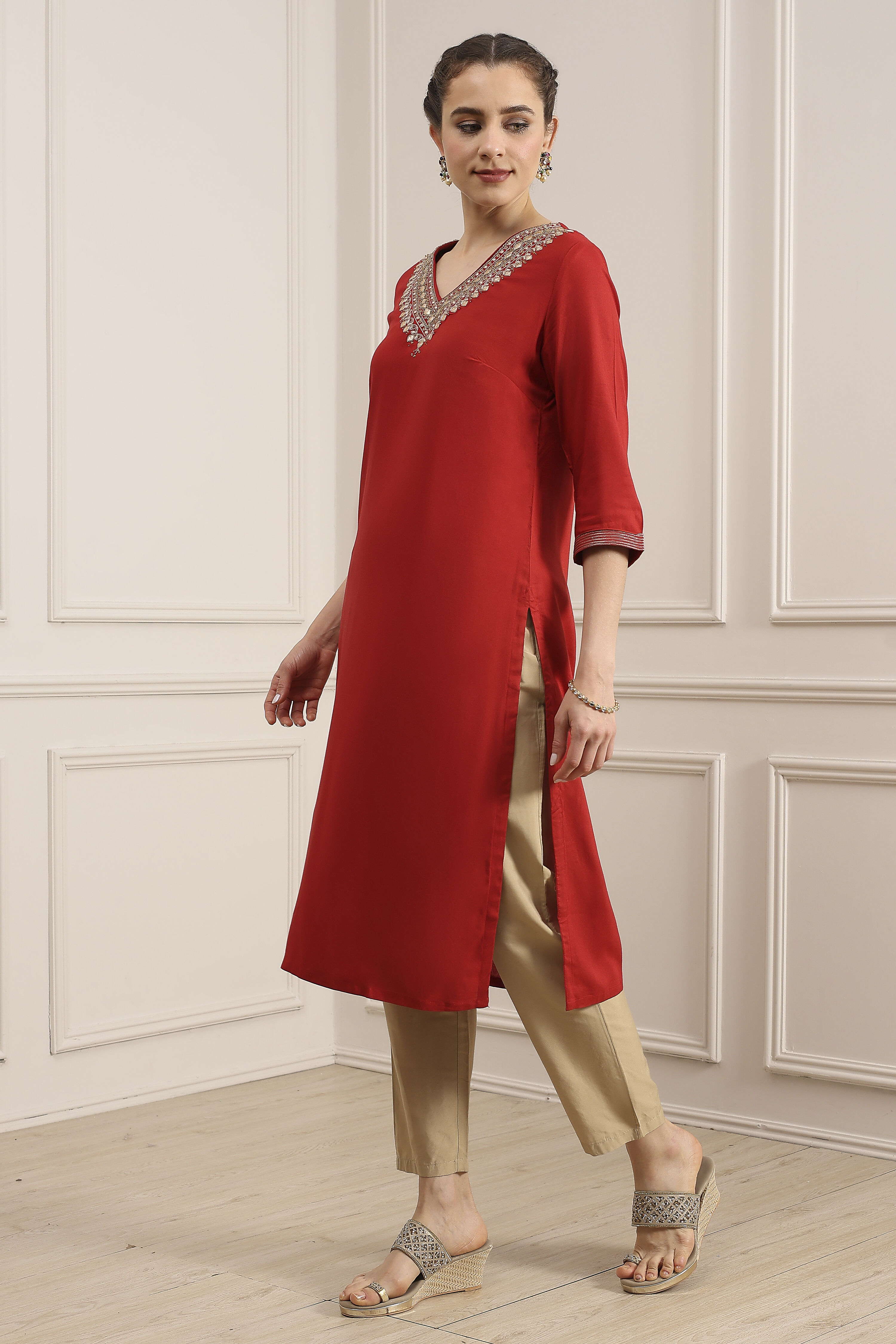 Red Solid Straight Kurta image number 2