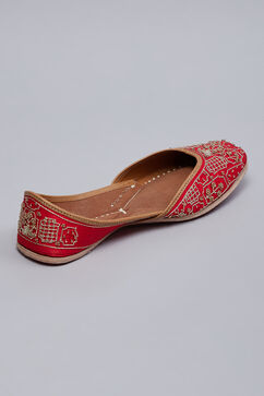 Red Embellished  Mojaris image number 5