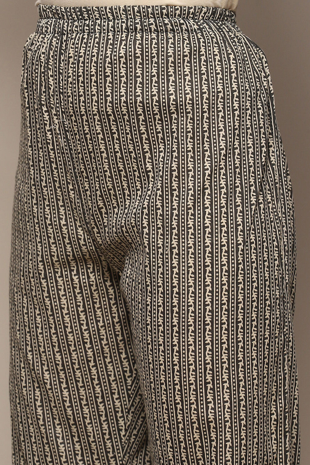 Grey Cotton Screen Printed Unstitched Suit Set image number 3