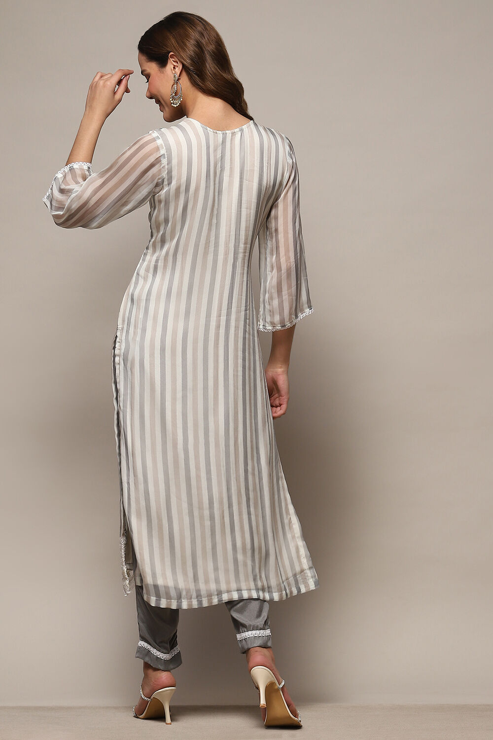 Grey Organza Unstitched Suit Set image number 6