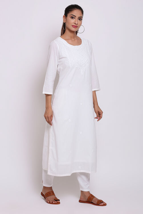 White Cotton Straight Embroidered Kurta image number 3