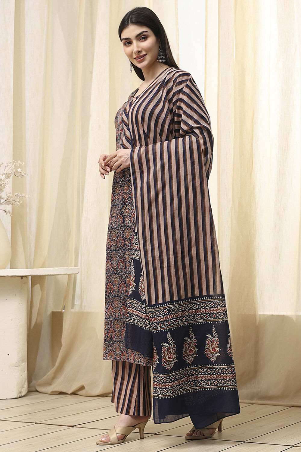 Green Cotton Floral Printed Unstitched Suit Set image number 4