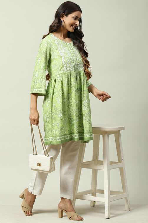 Green Cotton Flared Printed Kurti image number 5