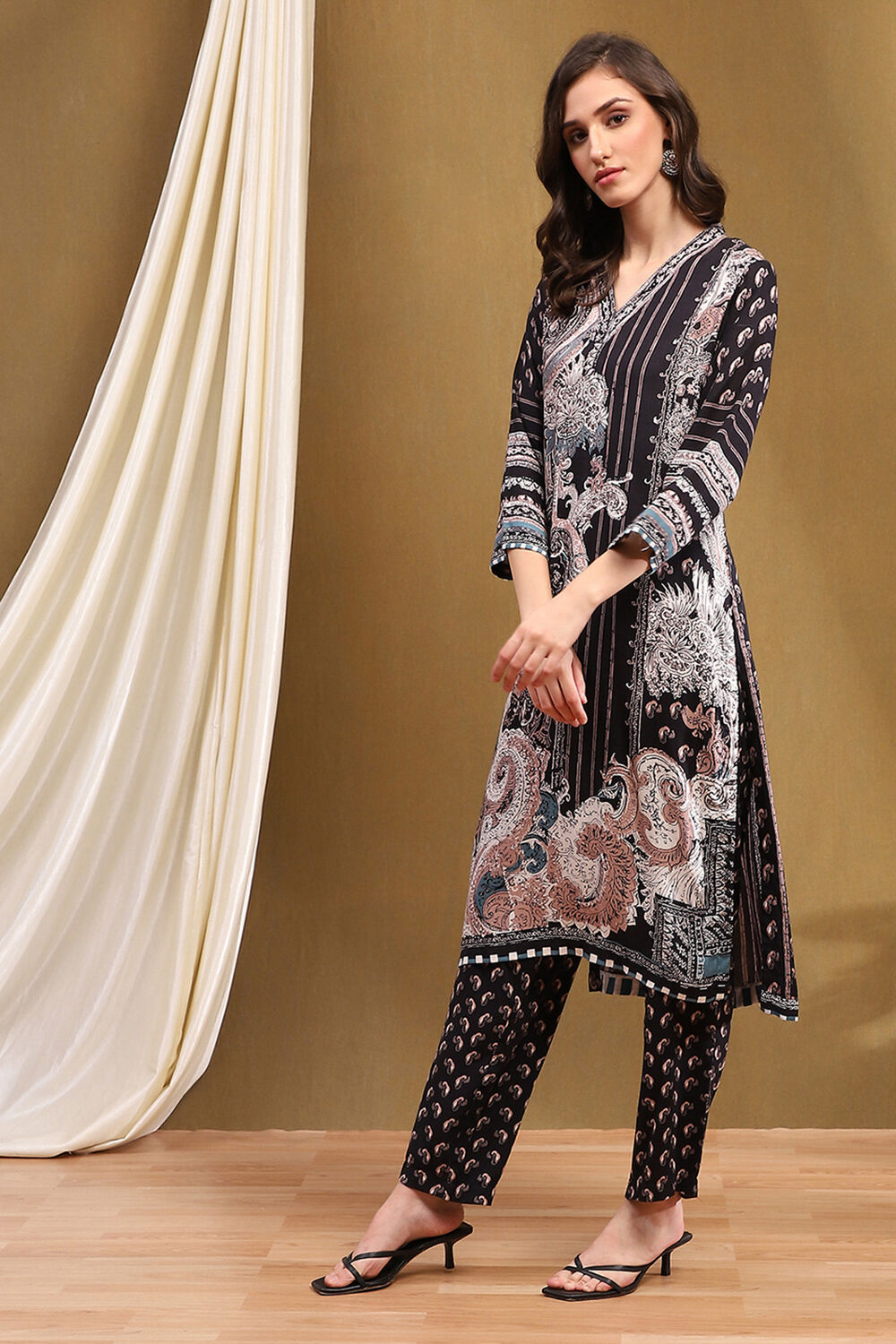 Black Viscose Straight Kurta Set image number 3